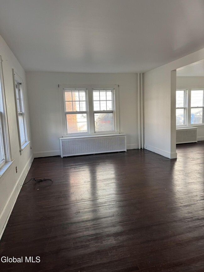 Building Photo - 105 Clermont St