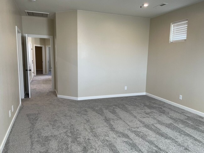 Building Photo - Desert Color Home -  Internet Included!