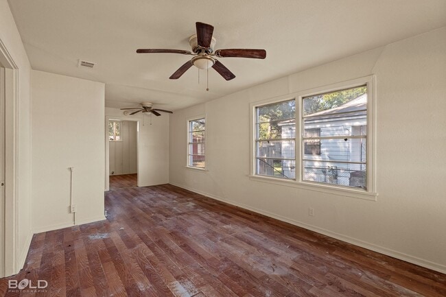 Building Photo - 2617 Waggoner Ave
