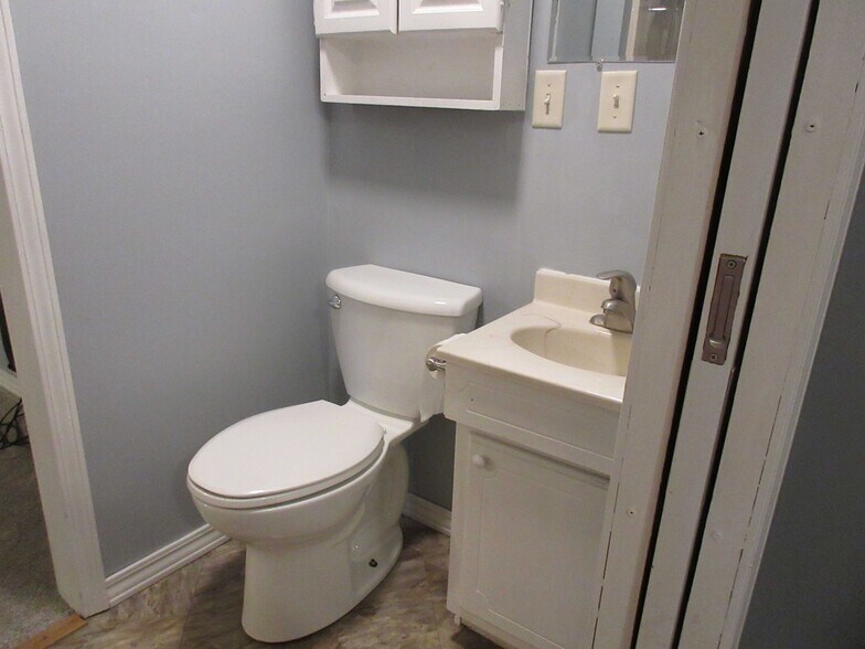 Building Photo - 301 N Main St