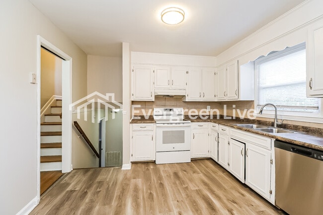 Building Photo - 1639 Vancouver Dr