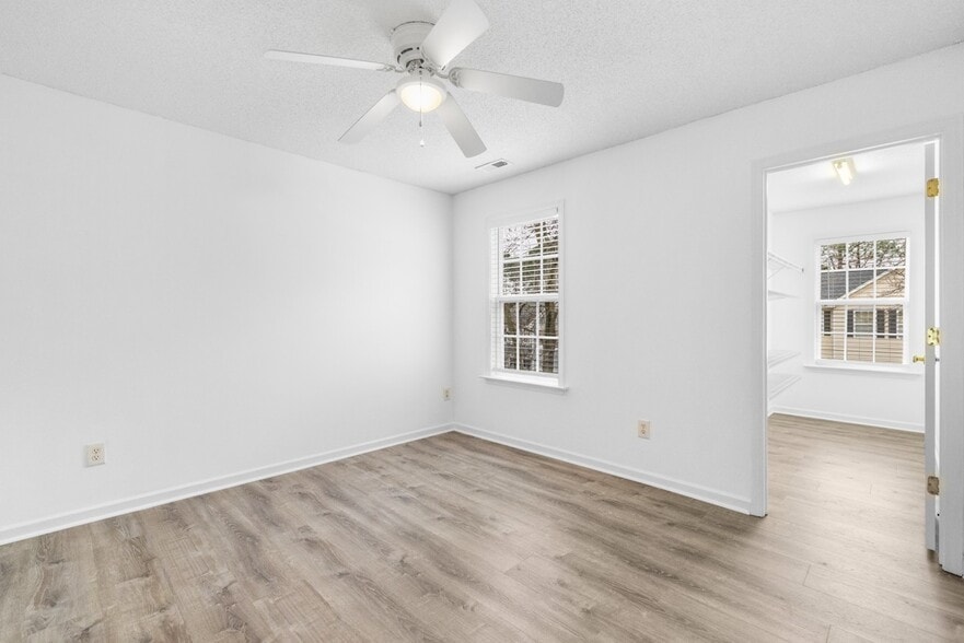 Building Photo - 129 Kellerhis Dr