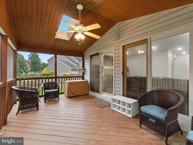 Building Photo - 3044 Emerald Chase Dr