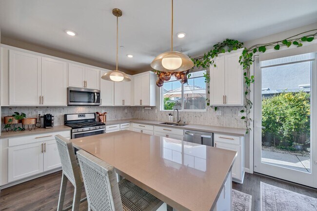 Building Photo - Designer Upgrades & Custom Touches in This Beautiful Rancho Cordova 3-Bedroom Home