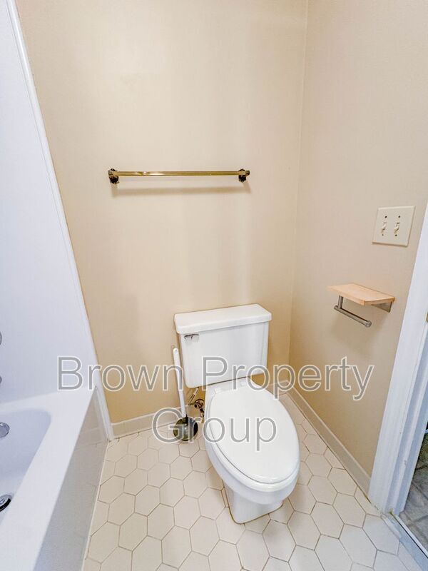 Building Photo - 741 Victorian Pl