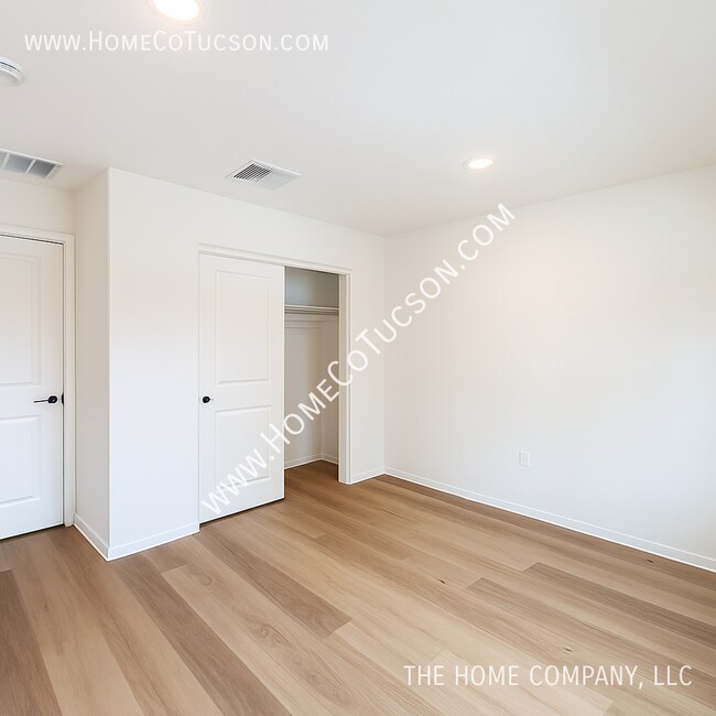 Building Photo - 8558 W Jackdaw Ct