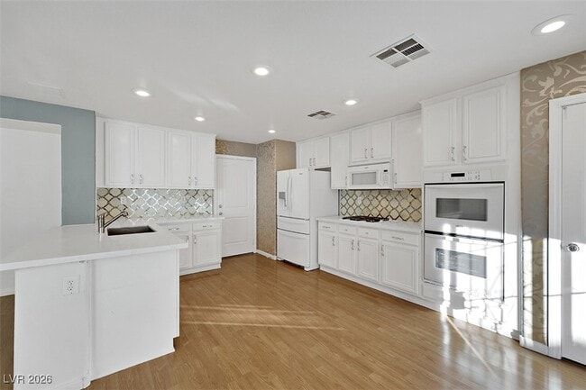 Building Photo - 321 Copper Pine Ave