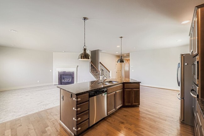 Building Photo - Beautifully Finished 4 Bed 2.5 Bath Bothel...