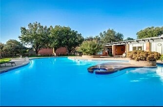 Building Photo - 576 E Avenue J