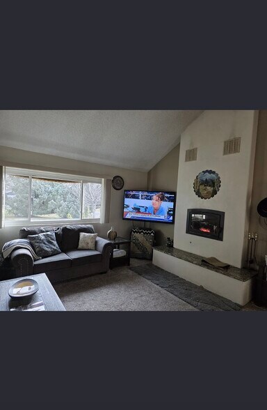 Building Photo - 319 Bowline Ct
