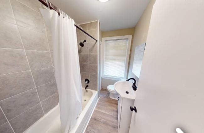 Building Photo - Renovated Twin Home Now Available for Immediate Move In