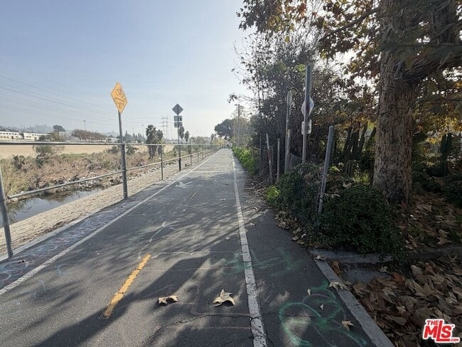 Building Photo - 2445 Harwood St