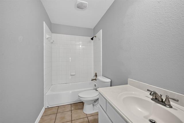 Building Photo - 1013 Wenk Ct