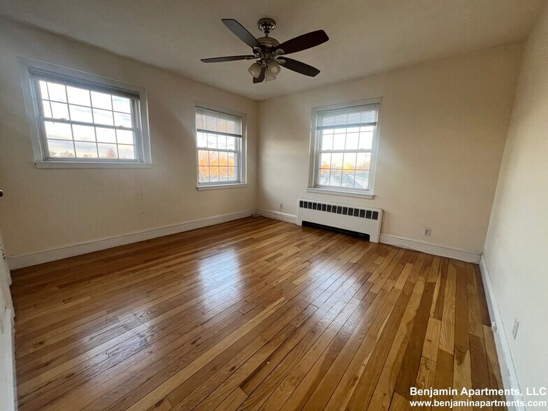 Building Photo - 512 Belmont St