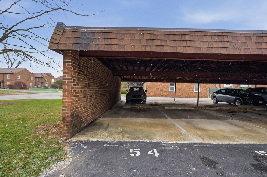 Building Photo - 4554 Sandringham Dr