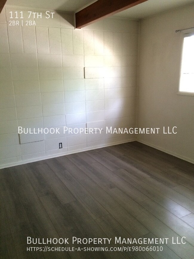 Building Photo - 111 7th St