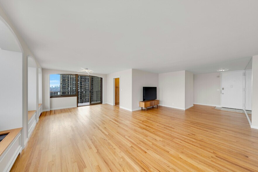 Building Photo - 300 Winston Dr