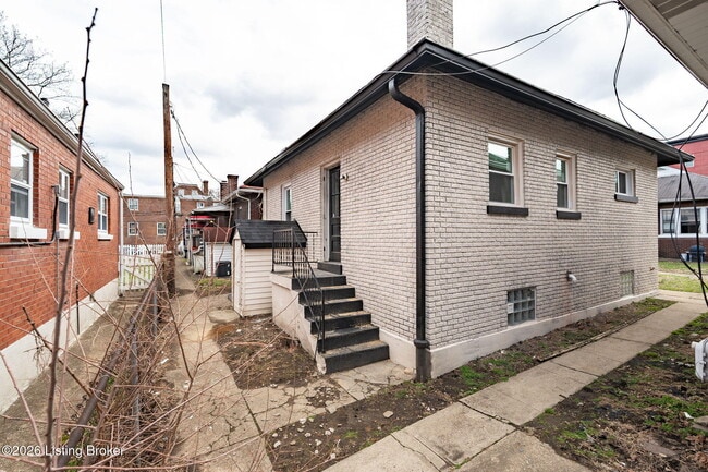 Building Photo - 3 Eutropia Ct