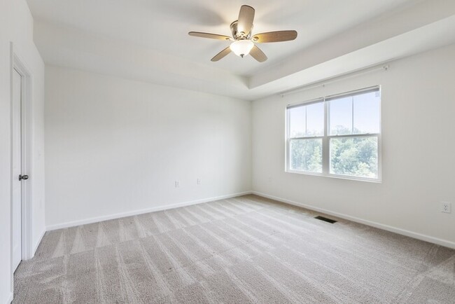 Building Photo - End Unit Townhome | Washer/ Dryer Included...