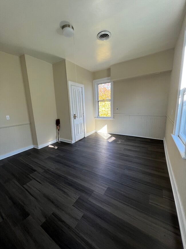 Building Photo - 82 Jersey Ave