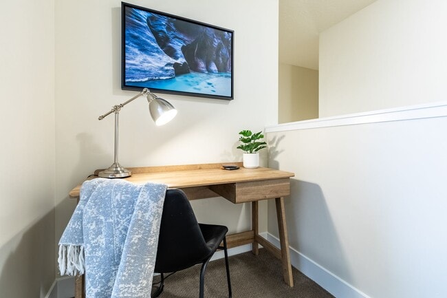 Building Photo - Live Every day Like You're on Vacation!! F...