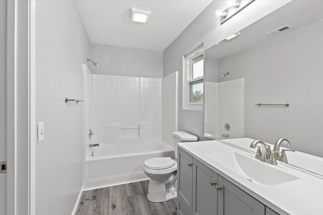 Bathroom for Bedroom 3 and 4 - 720 Foxhall Ct