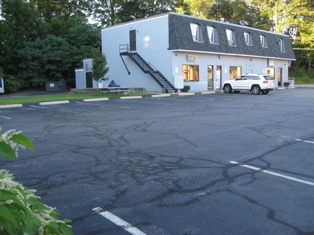 Building Photo - 919 Main St