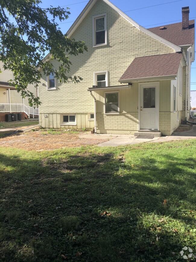 Building Photo - 304 S 20th St