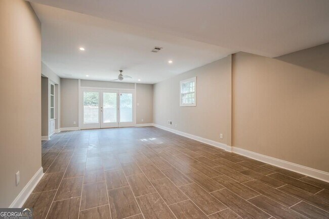 Building Photo - 629 Willivee Dr