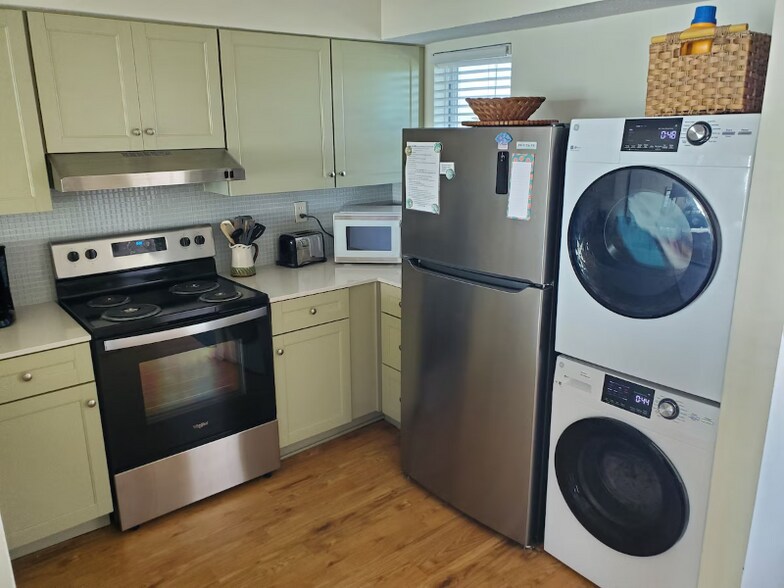 Building Photo - 426 S Fletcher Ave