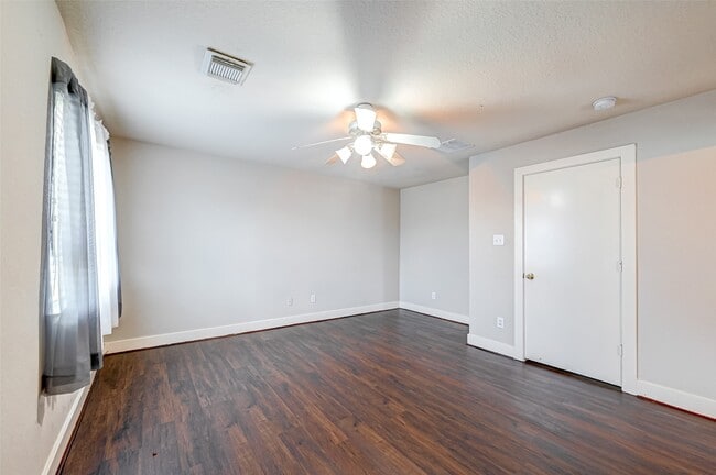 Building Photo - 7603 Chalk Hill