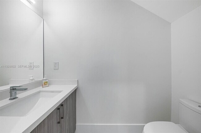 Building Photo - 3142 Carter St