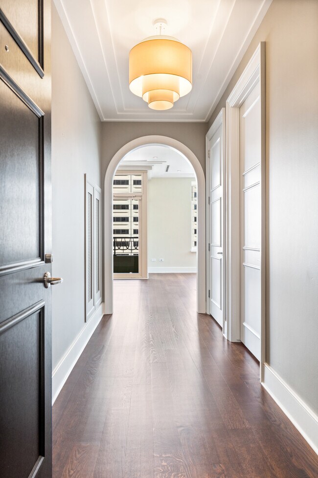 Building Photo - 118 E Erie St