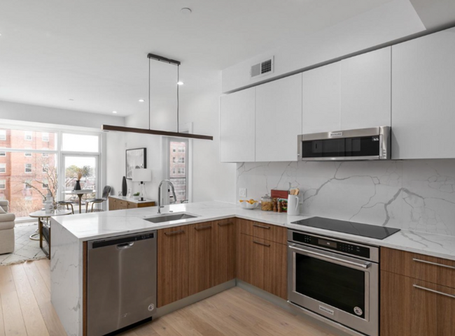 Primary Photo - Stylish & Sophisticated in Shepherd Park!