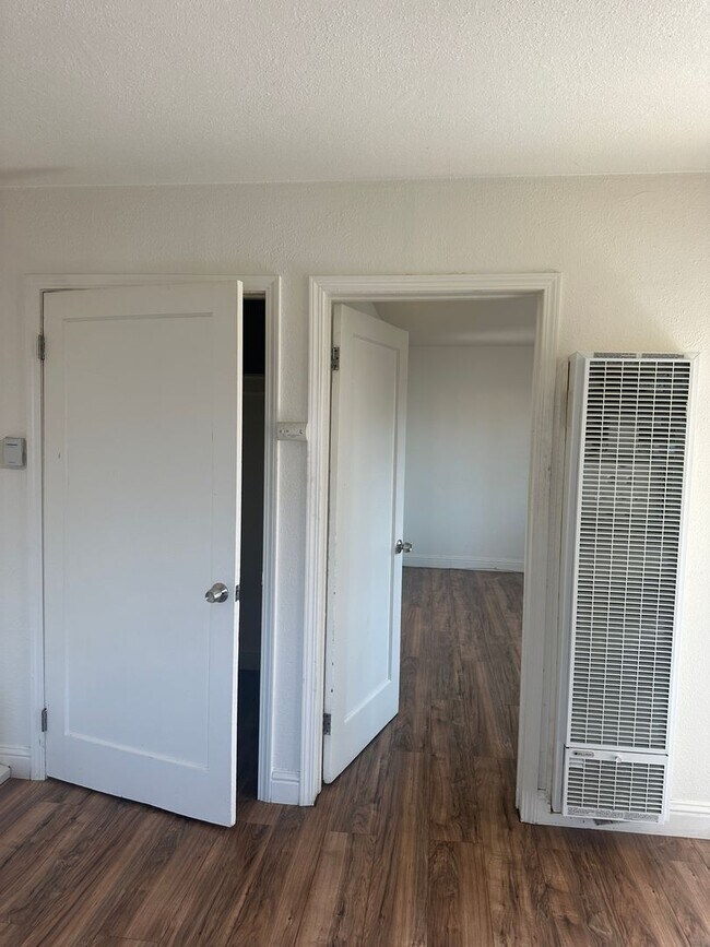 Building Photo - 6614 Bancroft Ave