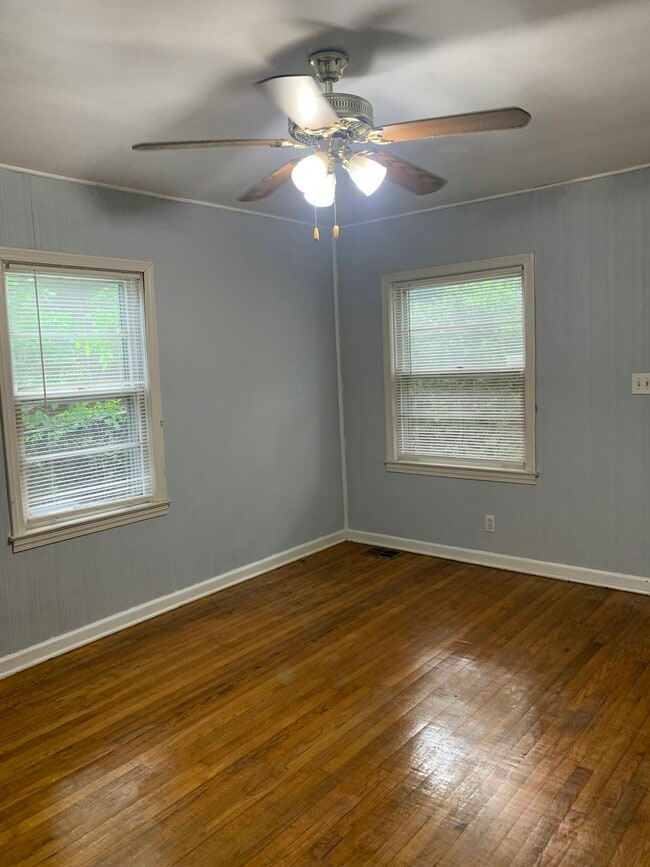 Building Photo - 117 Shadowmoor Dr