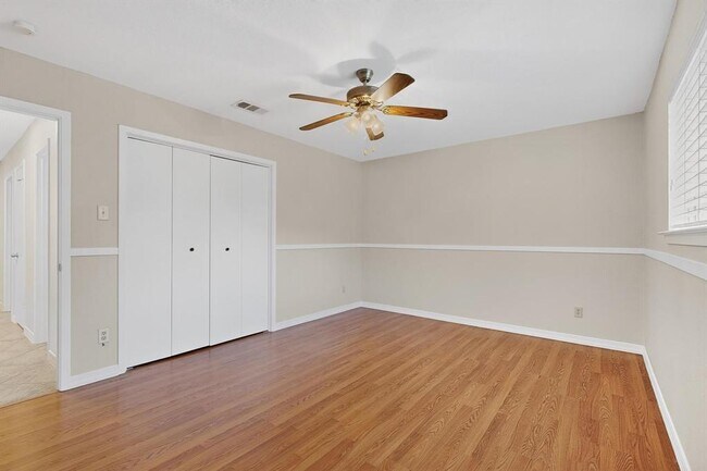 Building Photo - 5300 Honey Dew Terrace