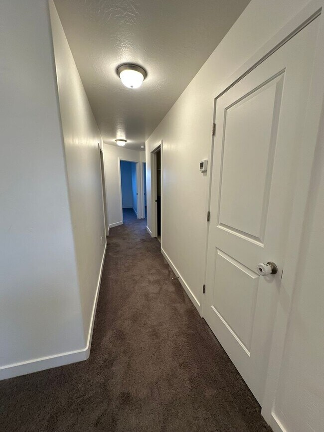 Building Photo - Deposit Moves You In! Modern 3 Bed, 2.5 Bath Townhome in West Haven!