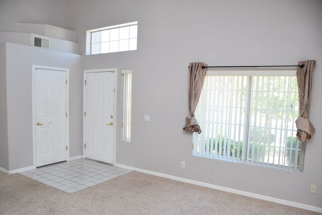 Building Photo - 4 BEDROOM , 2.5 BATH BEAUTY IN THE NORTHWEST OF LAS VEGAS