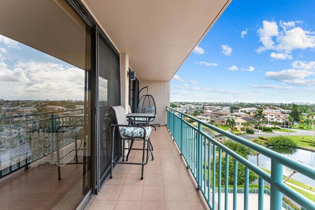 Building Photo - 1 Key Capri