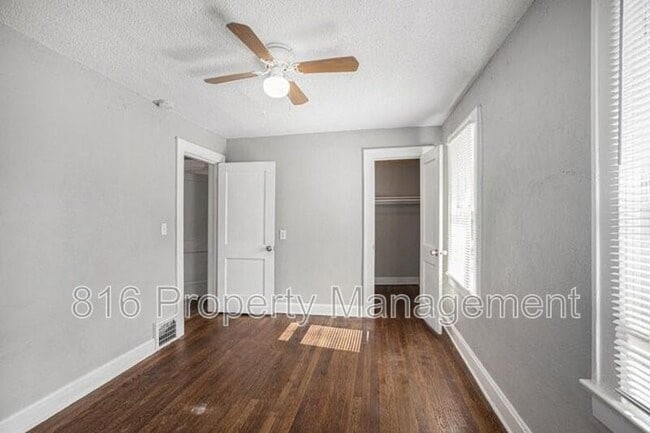 Building Photo - 2922 Bales Ave