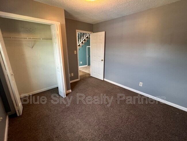 Building Photo - 2119 Silverbrook Dr
