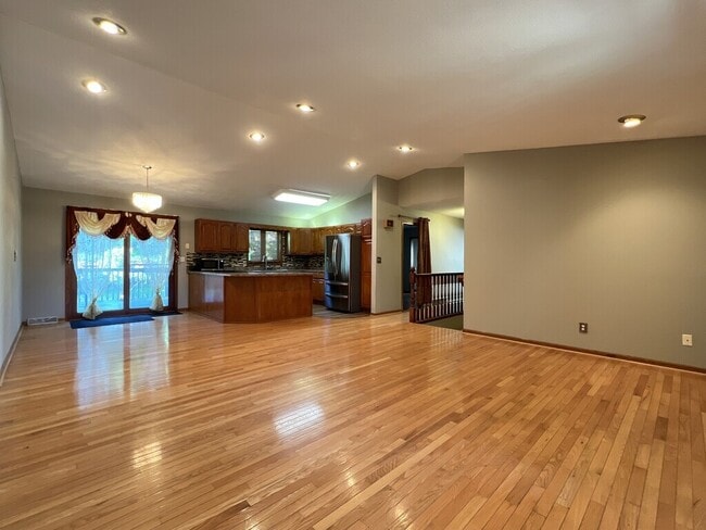 Building Photo - 4563 Camelot Dr