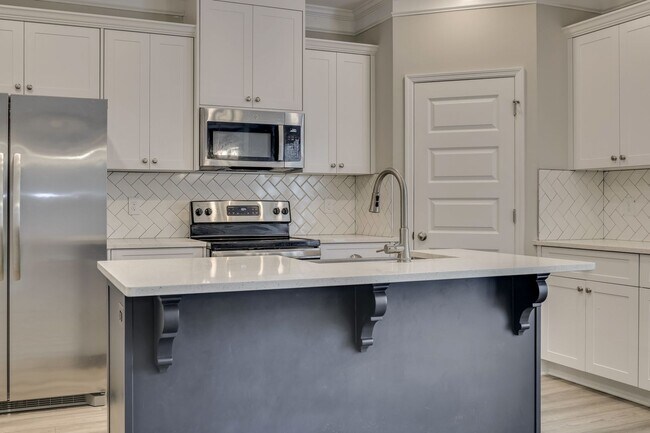 Building Photo - COMING SOON!  Comfort AND sophistication in Martinez, GA