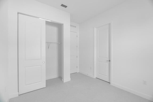 Building Photo - 13885 SE Riversway St