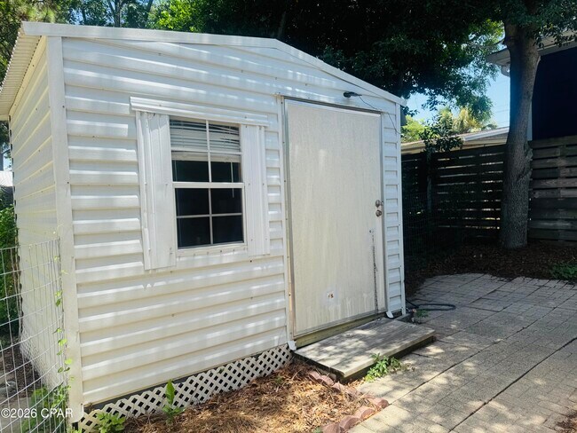 Building Photo - 208 El Prado Pl