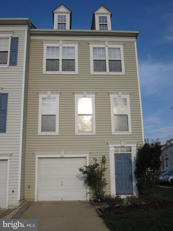Building Photo - 43811 Tattinger Terrace