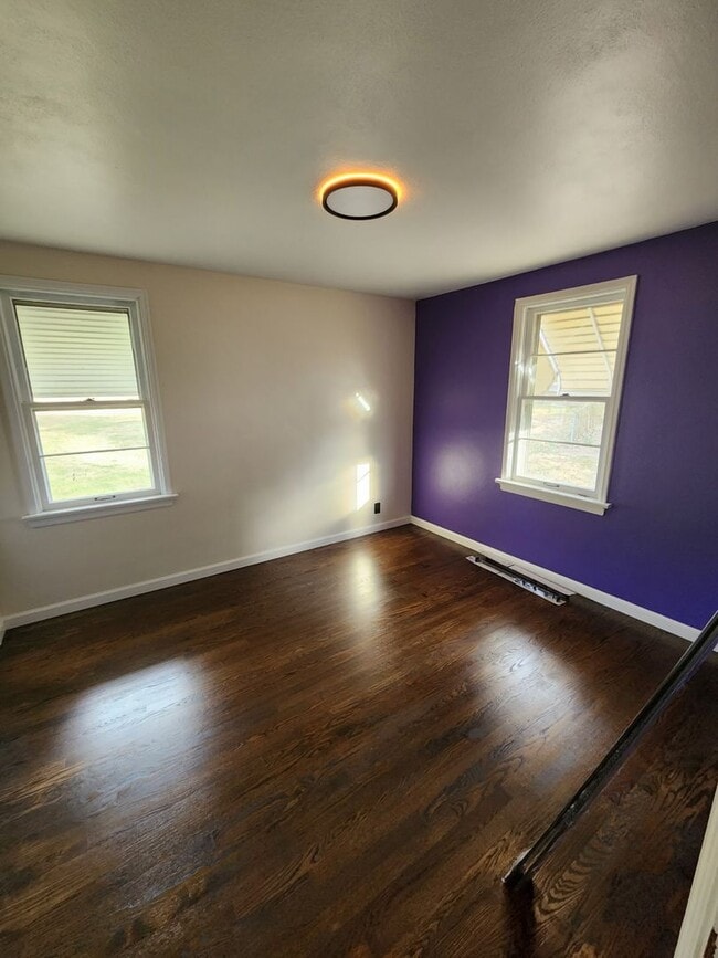 Building Photo - Cozy two bedroom one bath and Hancock scho...