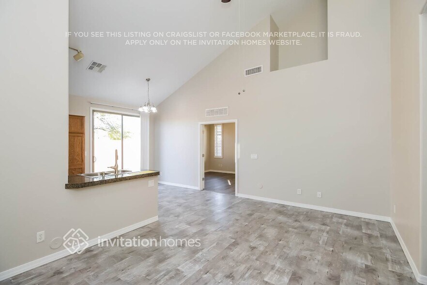 Building Photo - 9912 E Escondido Ave