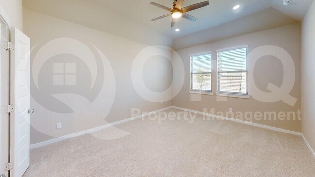 Building Photo - 714 Melody Hl Dr